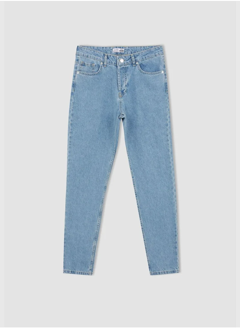 ديفاكتو Regular Tapered Fit Ankle Jeans