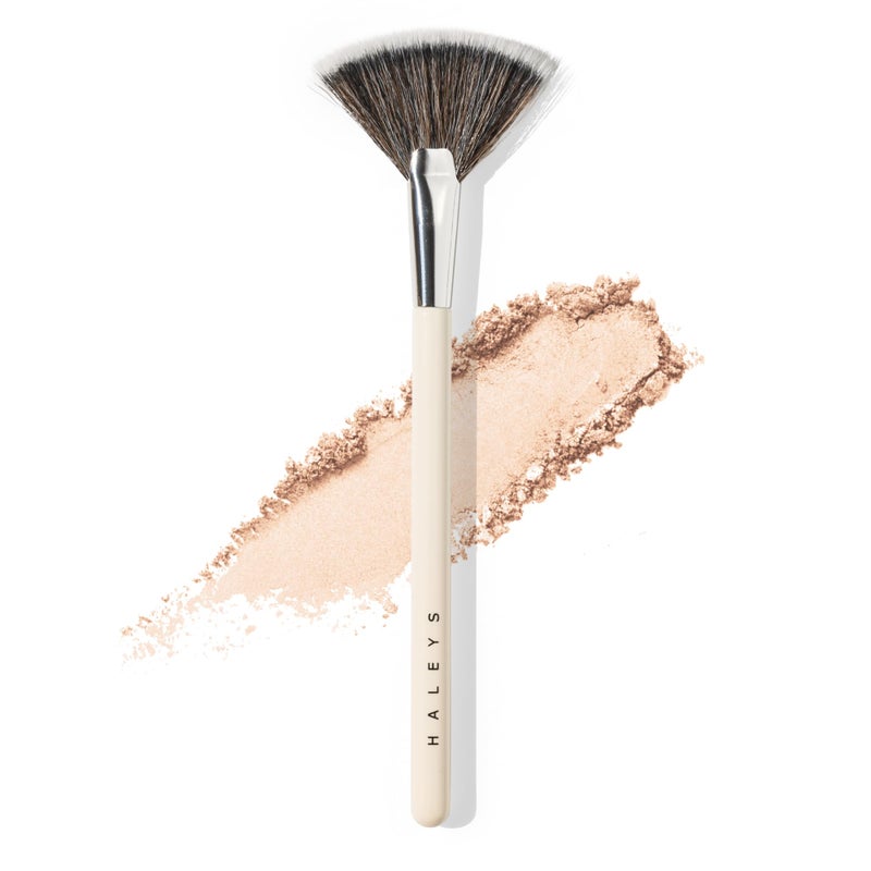 HALEYS Fan Makeup Brush â€“ Soft Vegan Fluffy Face Brush for Applying Highlighter, Bronzer & Finishing Powder, Precise, Luminous Blending Tool, Cruelty-Free - Image 1