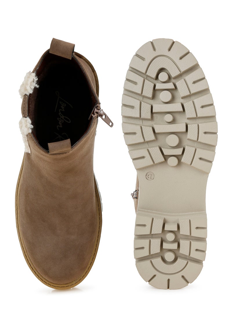 لندن راج حذاء كاحل نسائي من لندن راغ مزين بالفرو الصناعي بلون رمادي داكن - Image 4