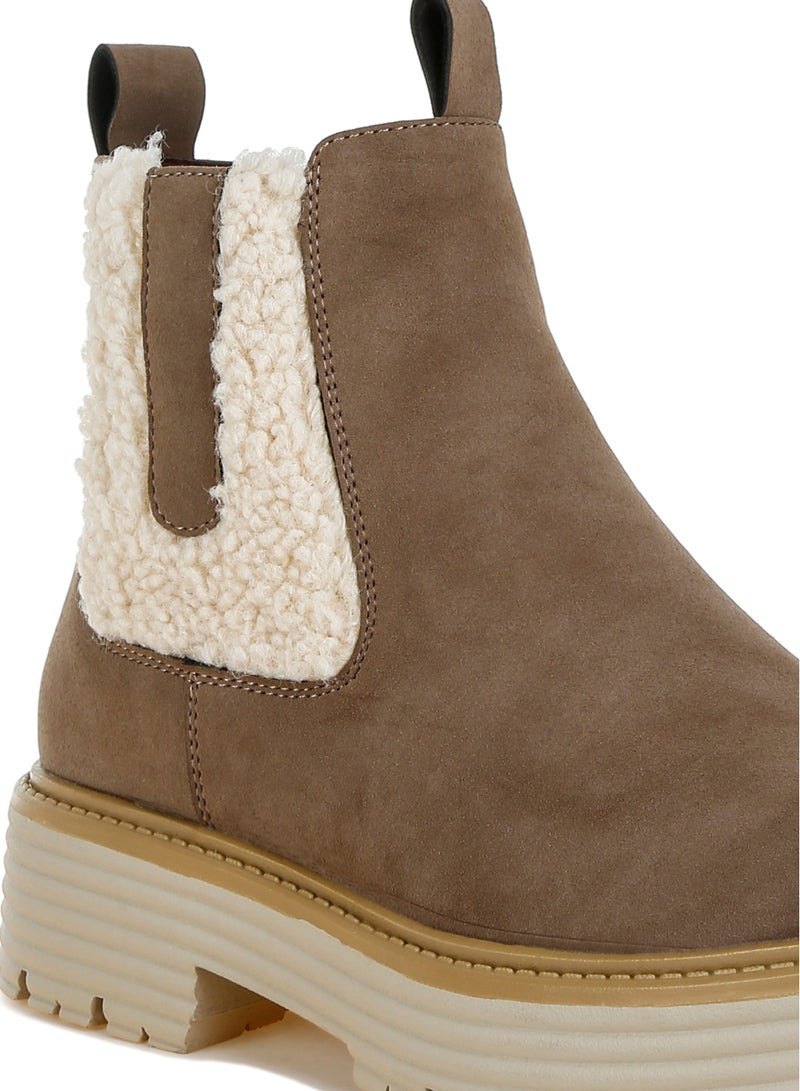 لندن راج حذاء كاحل نسائي من لندن راغ مزين بالفرو الصناعي بلون رمادي داكن - Image 5