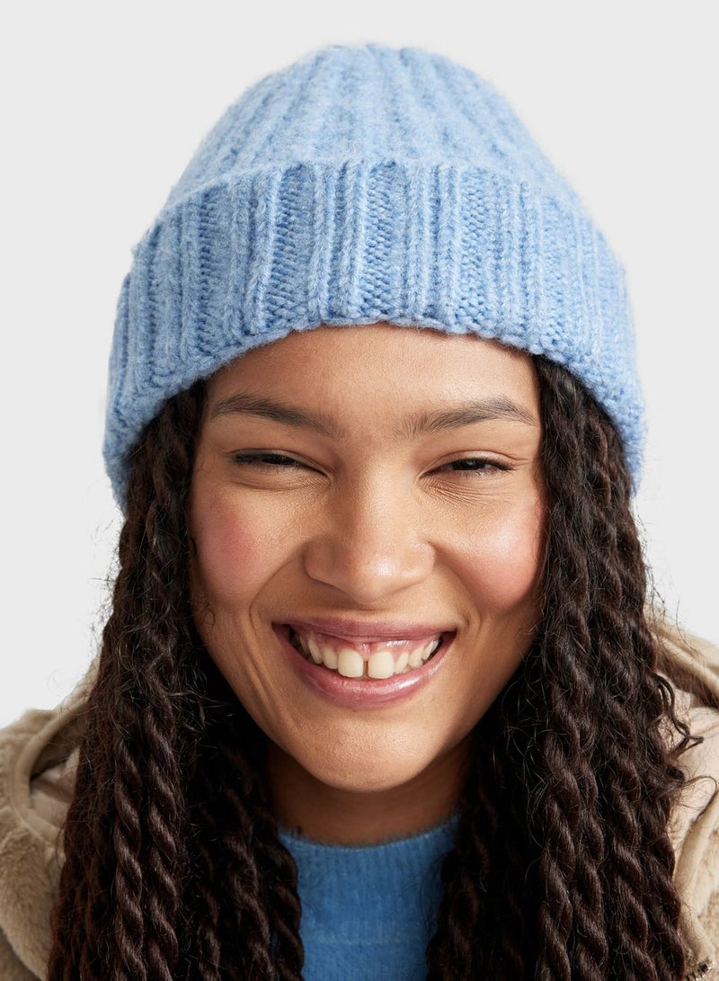 DeFacto Letter Patch Detail Beanie - Image 4