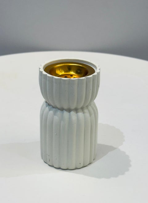 Beige pottery incense burner, the beige color adds a modern and elegant touch, and it matches different decor styles, diameter 7 cm and height 11 cm