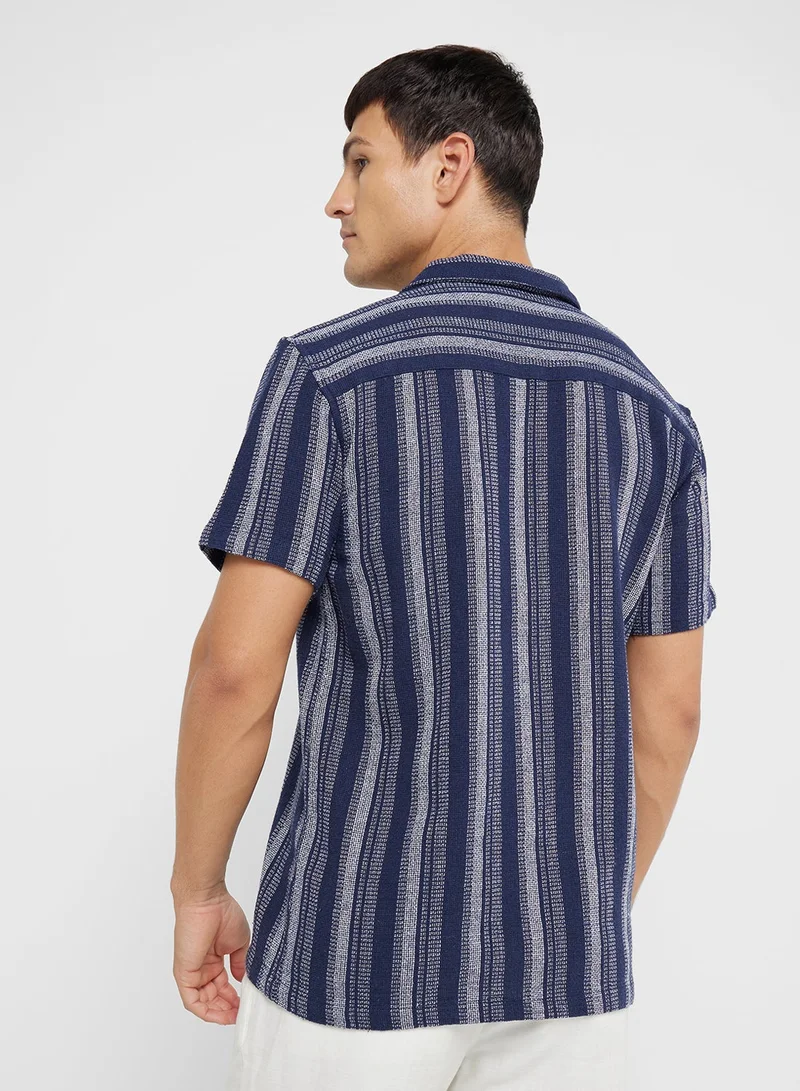 ريبلز مع نمشي قميص رجالي واسع