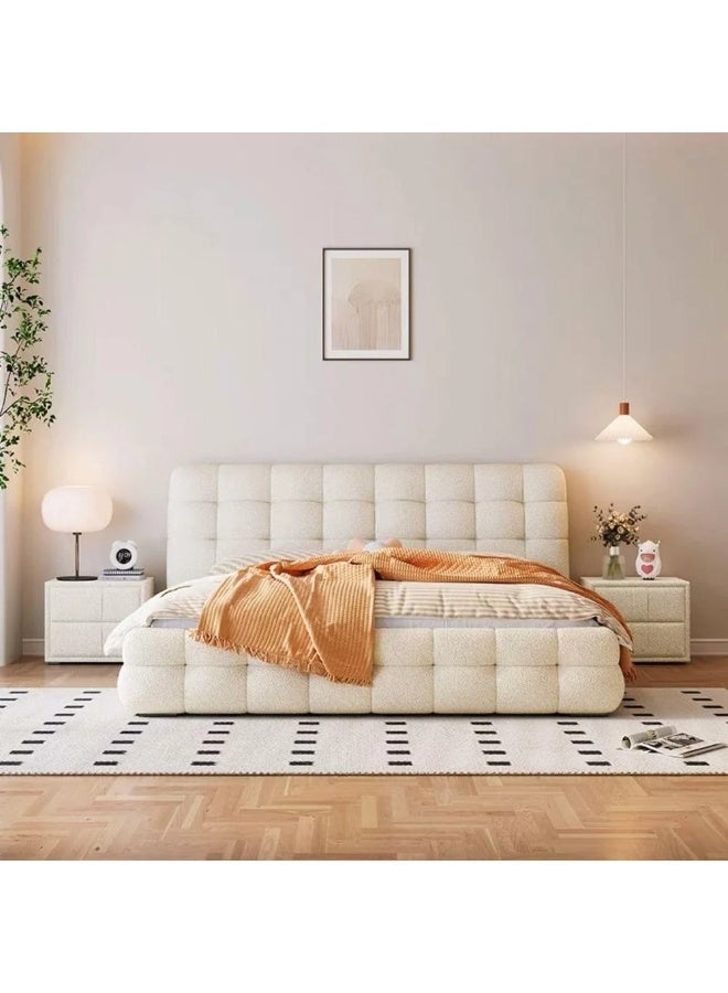 الزخارف للمفروشات سرير سيلينا عصري مبطن – قماش بوكليه ناعم، لوح رأس مبطن، تصميم منخفض فاخر لغرفة النوم، مقاس سوبر كينج 200×200 سم – لون كريمي أبيض - Image 1