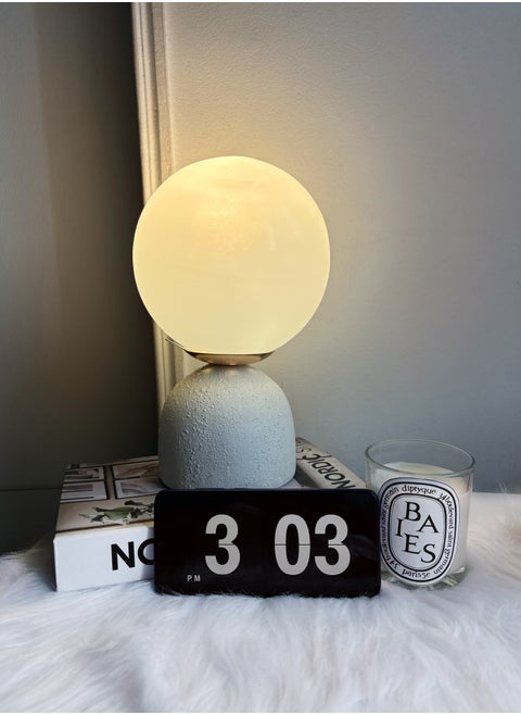 PENN Pottey TABLE LAMP - white