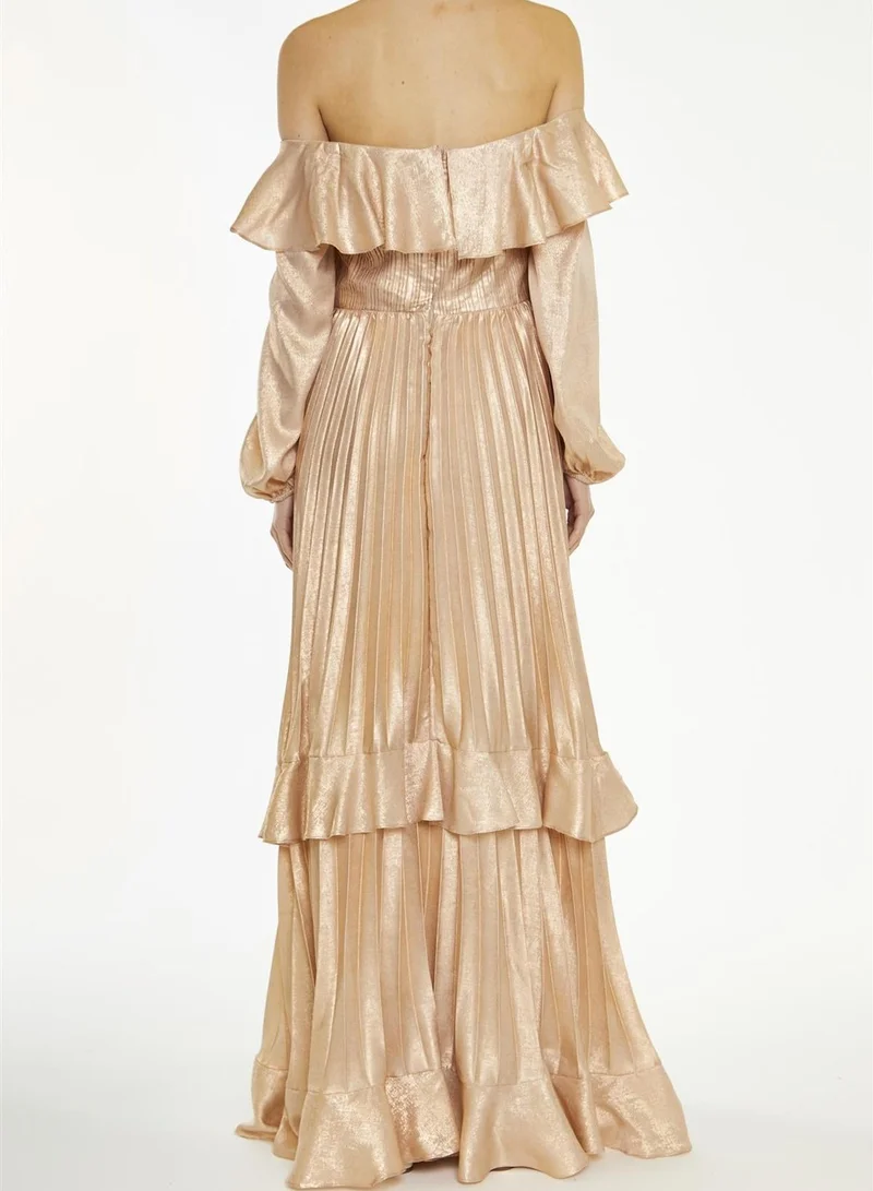 ترو ديكادينس Adrianna Metallic-Copper Pleated Bardot Maxi-Dress