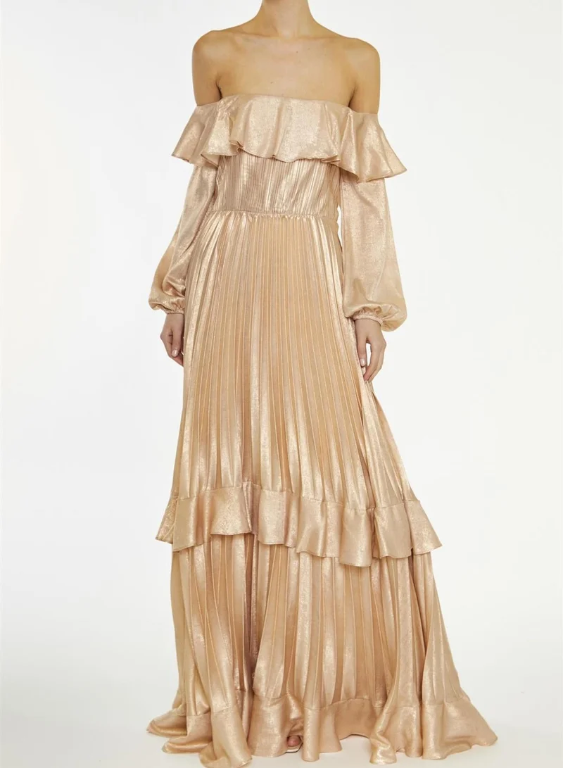 ترو ديكادينس Adrianna Metallic-Copper Pleated Bardot Maxi-Dress