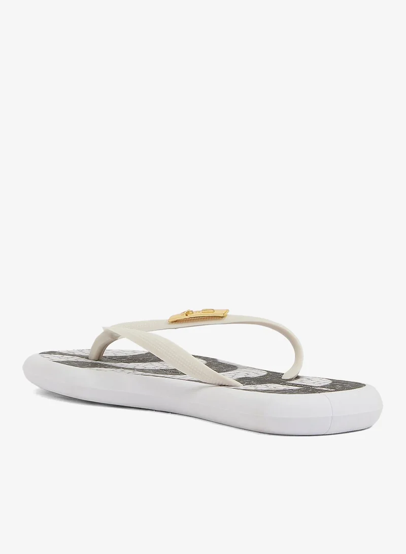 فويسيز شباشب نسائية بوت كوباكابانا بنعل مطبوع وحزام مطابق بشعار الماركة - أبيض