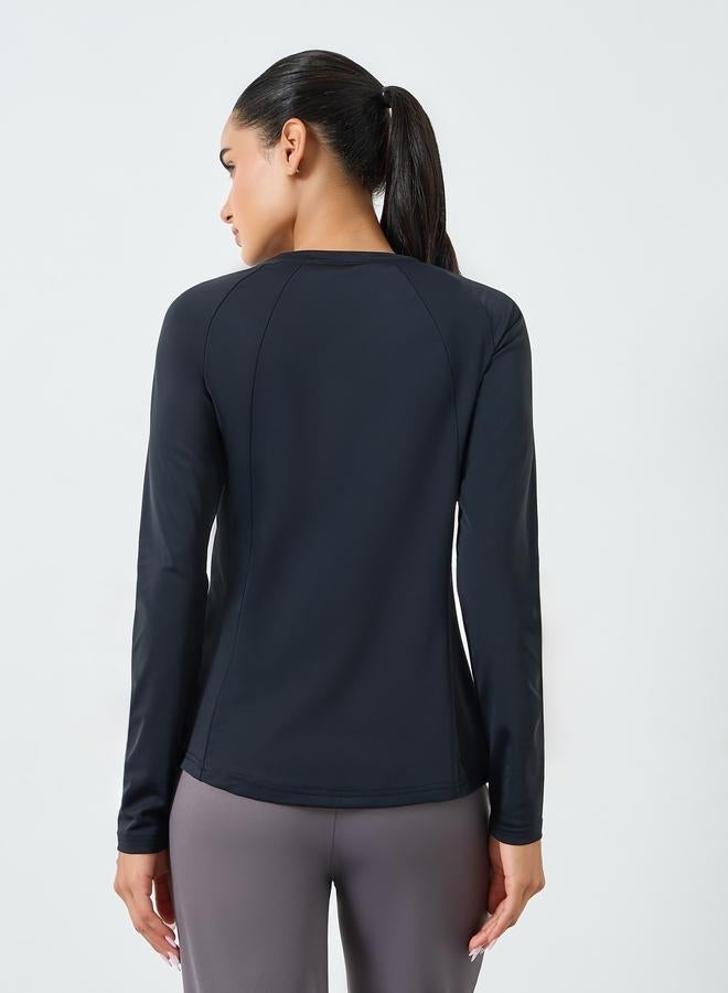 Styli Active Women Pocket Rubber Logo Thumbhole Top - Image 4