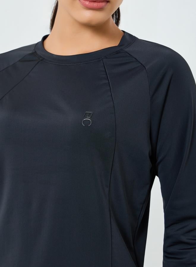 Styli Active Women Pocket Rubber Logo Thumbhole Top - Image 3