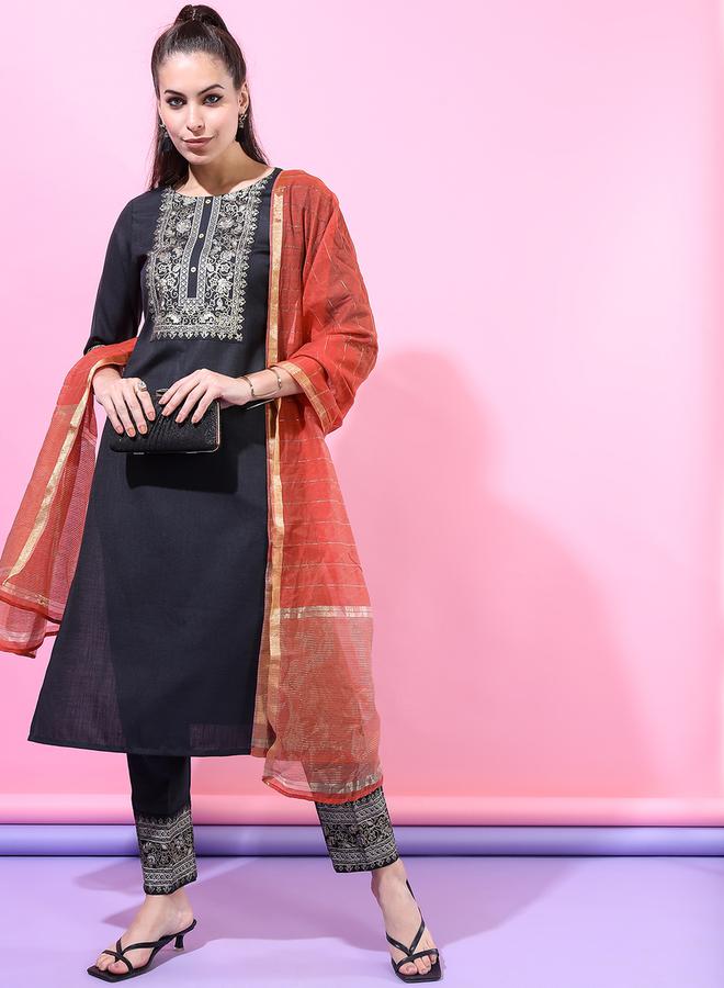 فيشود طقم كورتا نسائي أسود مع دوباتا مطبوعة - Image 2