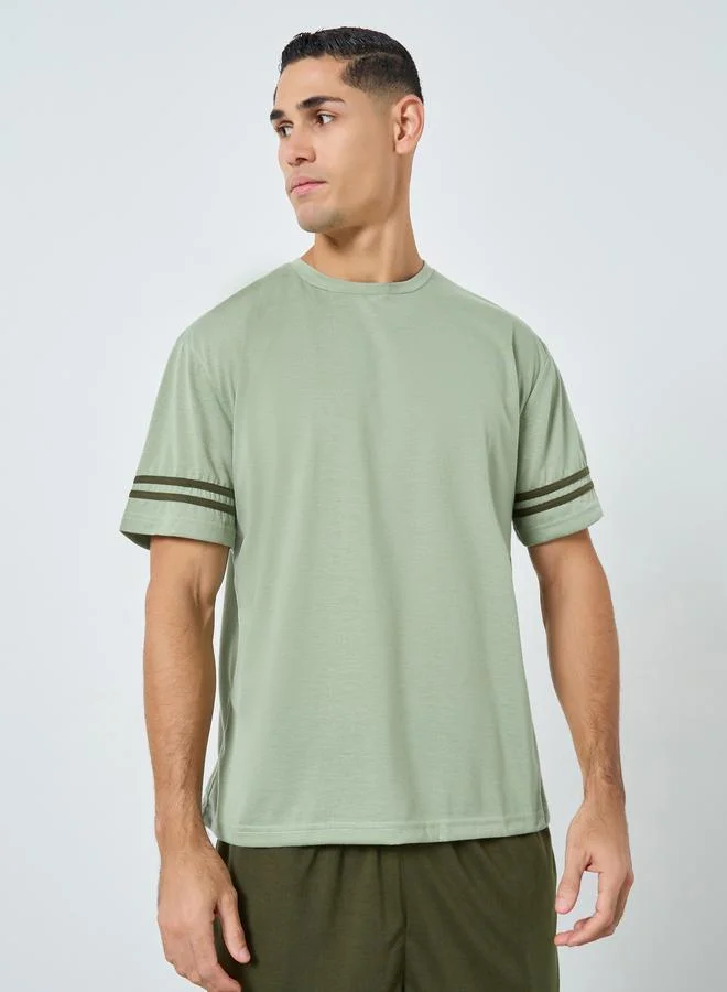 ستايلي طقم بيجاما من شورت وتيشيرت مخطط بقصة مريحة