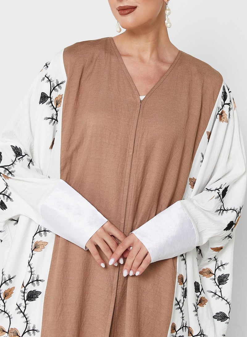 Khizana Embellished Detail Abaya - Image 3
