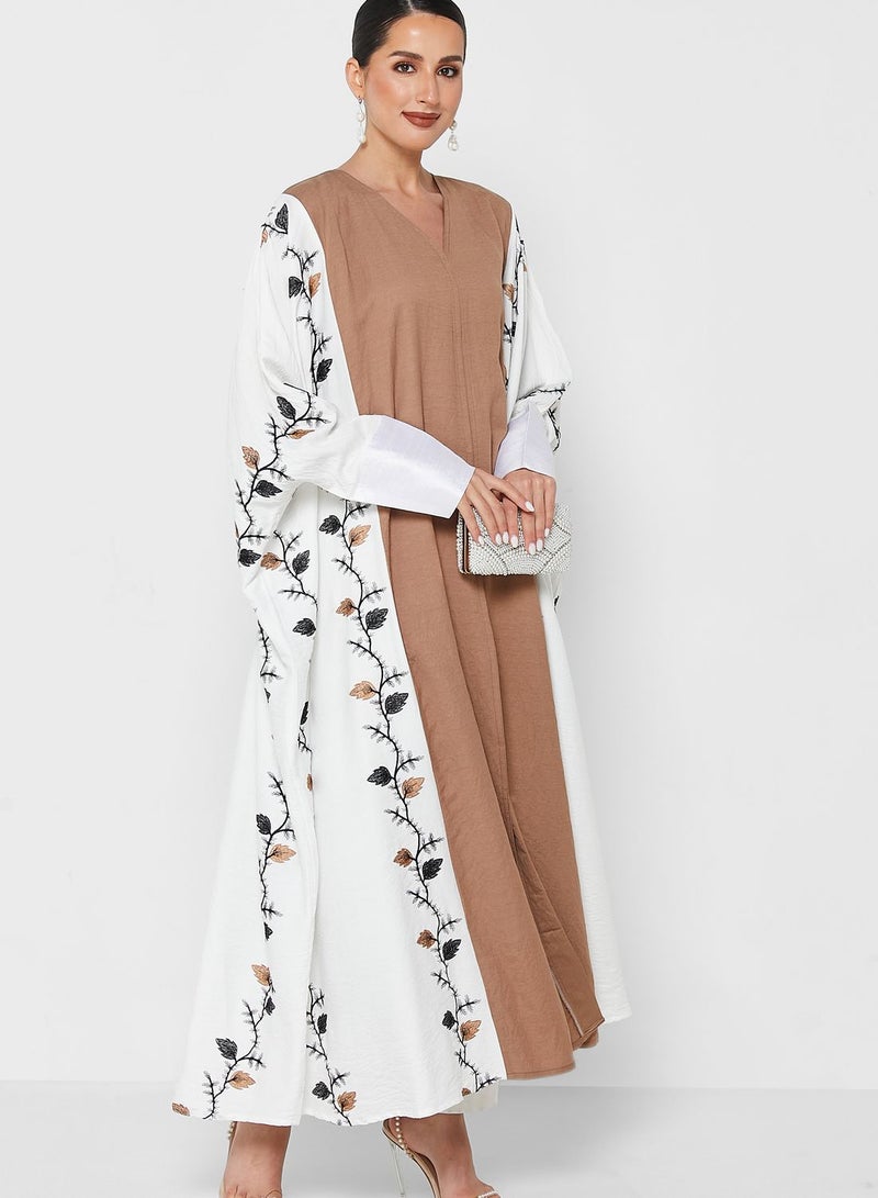 Khizana Embellished Detail Abaya - Image 5