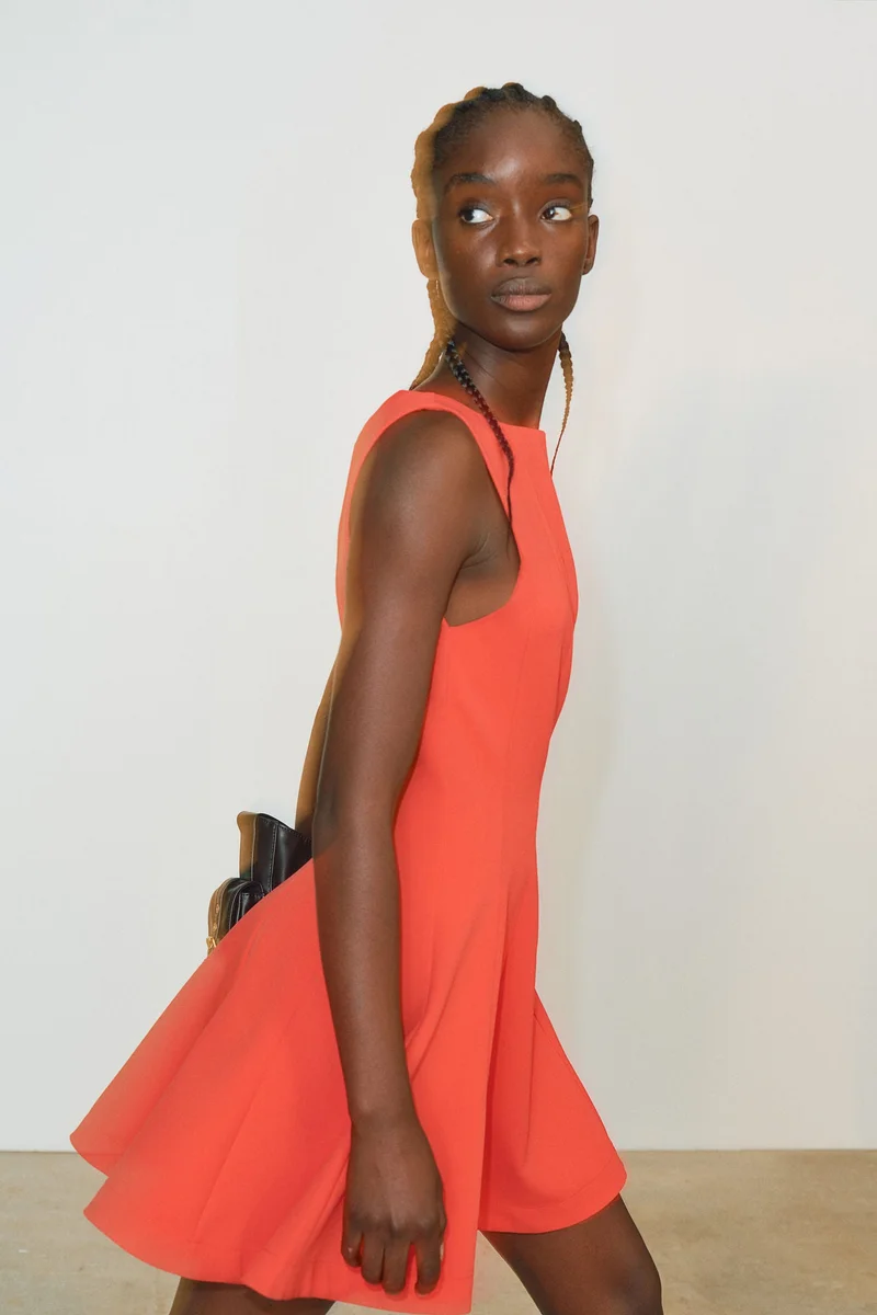 اتش اند ام فستان بحافة سفلية واسعة