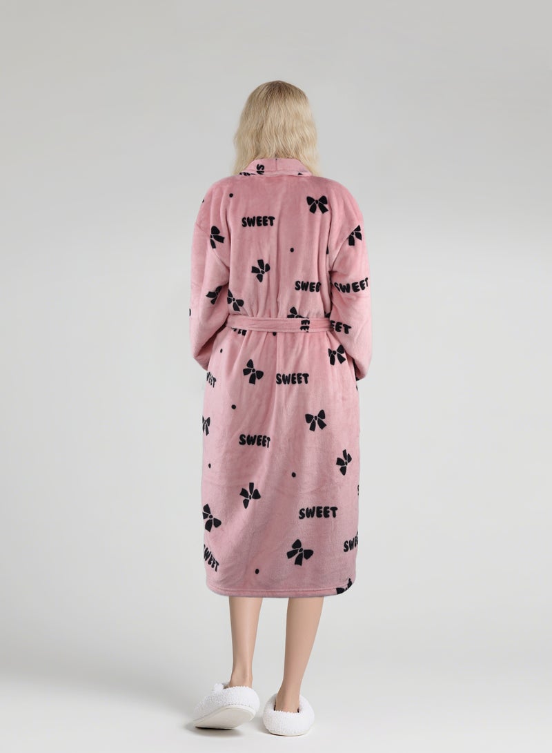 ايست من نون رداء حمام خفيف الوزن من الفلانيل - 250 جرامًا للمتر المربع مصنوع من البوليستر الناعم بنسبة 100% للنساء - ياقة شال وجيب - لون وردي، مقاس كبير جدًا - Image 2