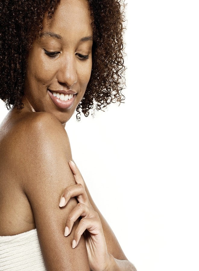 Dove كريم الجسم المخفوق من دوف مرطب للبشرة الجافة برائحة الرمان وزبدة الشيا يغذي البشرة بعمق 10 أونصات 3 عبوات - Image 3