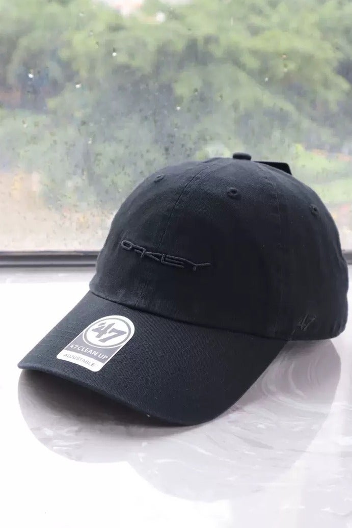 أوكلي ​​"قبعة بيسبول كلاسيكية للجنسين (ستايل كاجوال)"​​ - Image 1