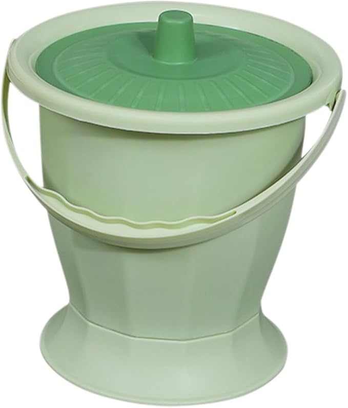 Green Portable Camping Toilet Pee Cup with Lid for Elderly Plastic Spittoon Urinal - Image 1