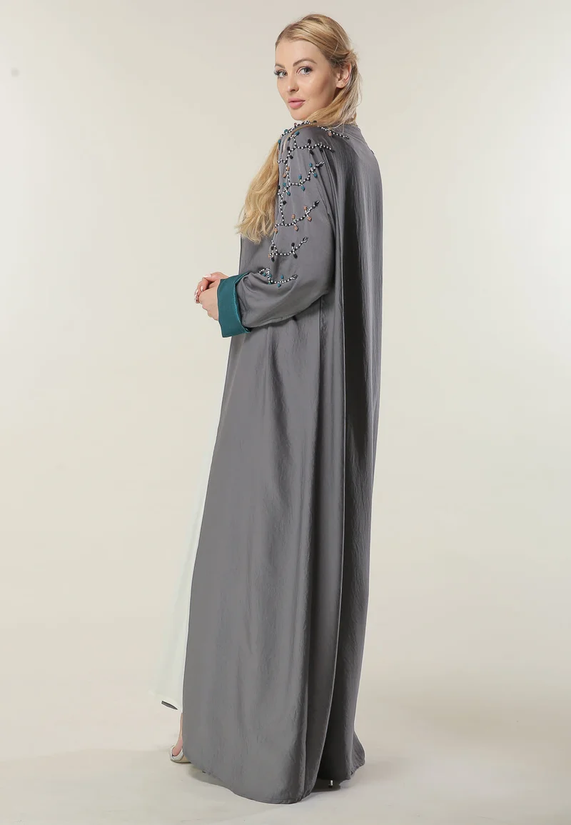 Moistreet Embroidered V-Neck Abaya