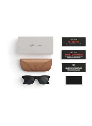 RAY-BAN Wayfarer (Gen 2) Matte Black Frame Clear to Grey Transitions Lens Standard High bridge Matte Black Clear to Grey Transitions - view 5
