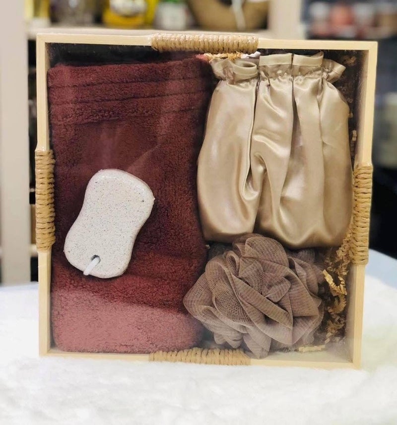 Box Shower – Daily Personal Care Kit | Cotton Towel, Leaf Shower, Foot Care Stone & Hair Cover NE - Image 1