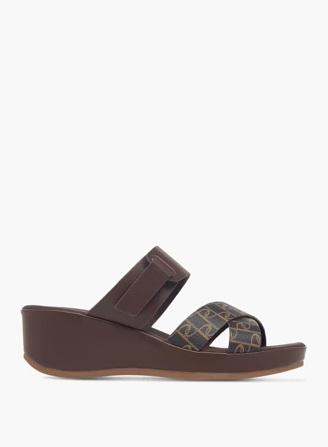 بابريكا صنادل نسائية بنعل ويدج بحزام متقاطع وطبعة شعار