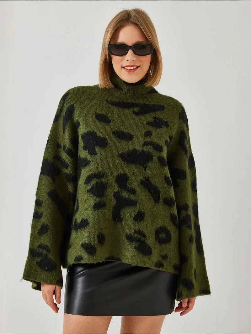 LUCCI Relaxed Fit Leopard Print Half Turtleneck Sweater