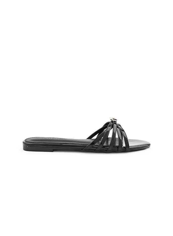 IconStyle Comfortable flat sandal with soft upper and flexible sole.