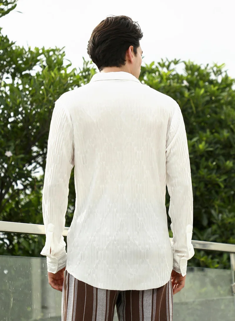 Campus Sutra Men's White Textured Slim Fit Shirt With Spread Collar