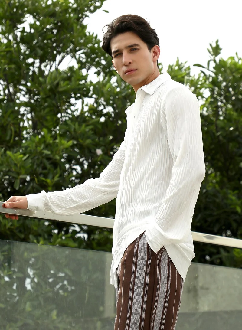 Campus Sutra Men's White Textured Slim Fit Shirt With Spread Collar