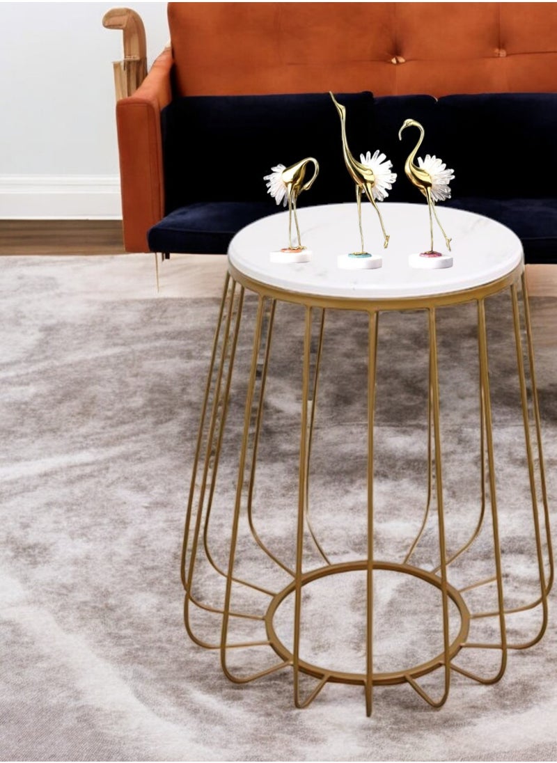 A stunning serving table with an elegant round design and a shiny gold finish, made of wood with a luxurious marble look. The table comes with perfect dimensions: 40 cm wide, 40 cm long and 60 cm high, making it an ideal choice for use as a coffee and tea table. In addition, this unique table is ideal for displaying artwork, decorations and books, adding a touch of luxury to any space.