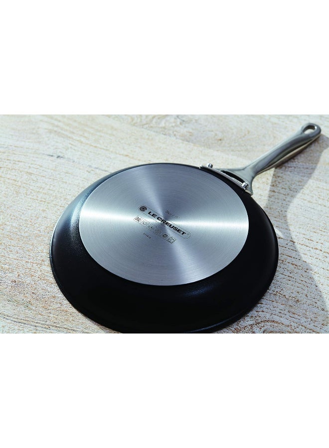 Le Creuset طقم أواني طهي احترافية غير لاصقة ومقوى، قطعتين (مقلاة 8 بوصات و10 بوصات)، رمادي  - Image 3