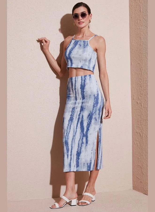 ليلا طقم نسائي ليلا بقصة ضيقة وفتحة جانبية وتنورة متوسطة الطول