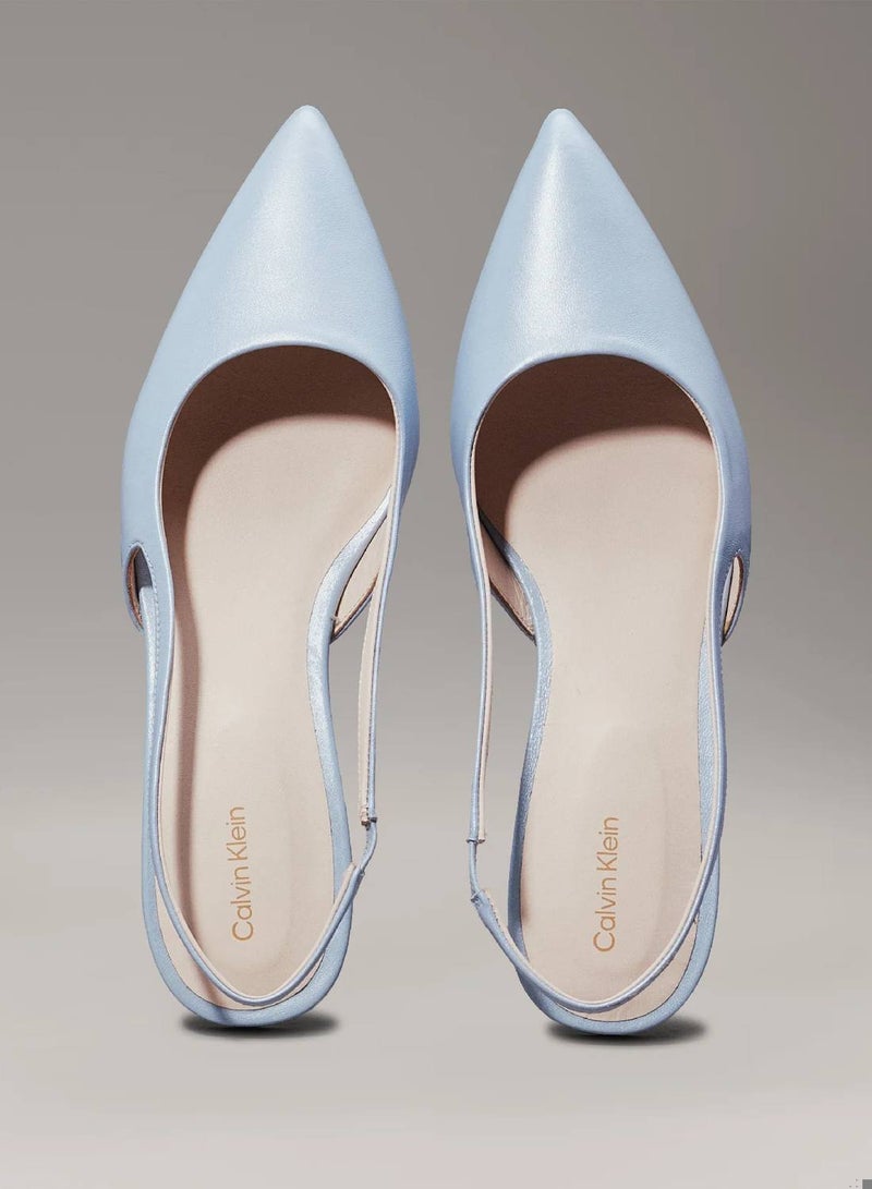 كالفن كلاين حذاء باليرينا من الجلد بحزام حول الكاحل - Image 3