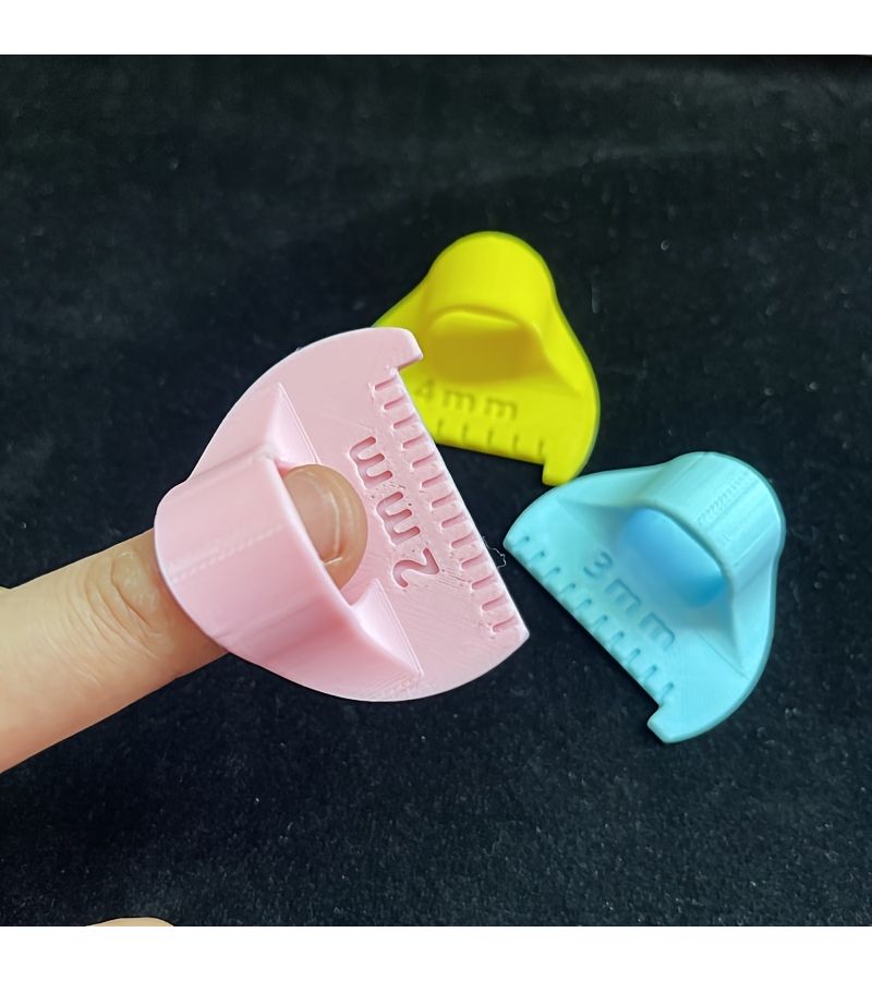 New Easy To Use Hand Sewing Tool Set For Women Red White Yellow 3 Pcs - Image 2