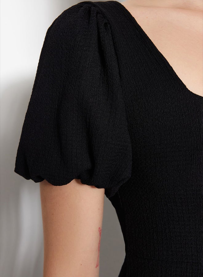 trendyol Black Square Neck Balloon Sleeve A-Line Slit Detailed Wrap/Textured Midi Knitted Dress - Image 4