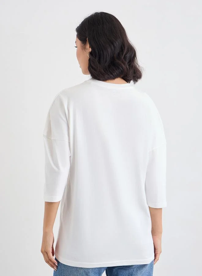Styli Styli Women Off White Exaggerated Shoulder Graphic Oversized T-Shirt