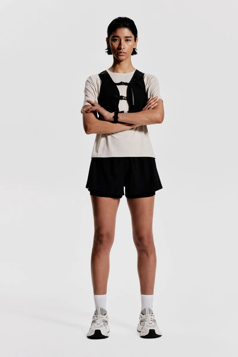 اتش اند ام Double-layered running shorts in DryMove