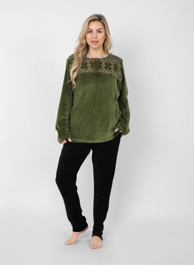 zecotex  Elegance in Every Stitch – Velvet Pajamas with Exquisite Embroidery  - Image 2