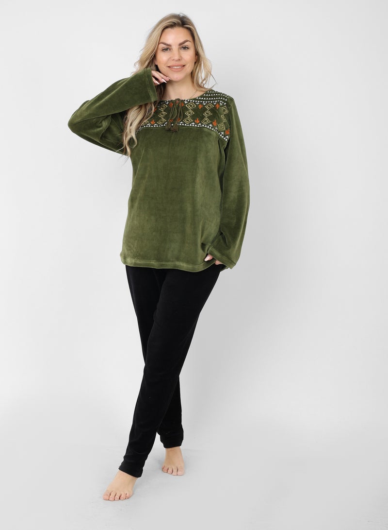 zecotex  Elegance in Every Stitch – Velvet Pajamas with Exquisite Embroidery  - Image 1