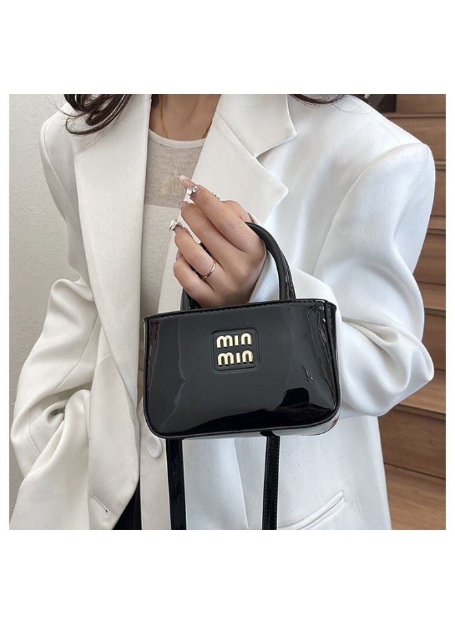 Leather crossbody bag that can also be carried as a handbag, suitable for commuting and designed as a mini bag