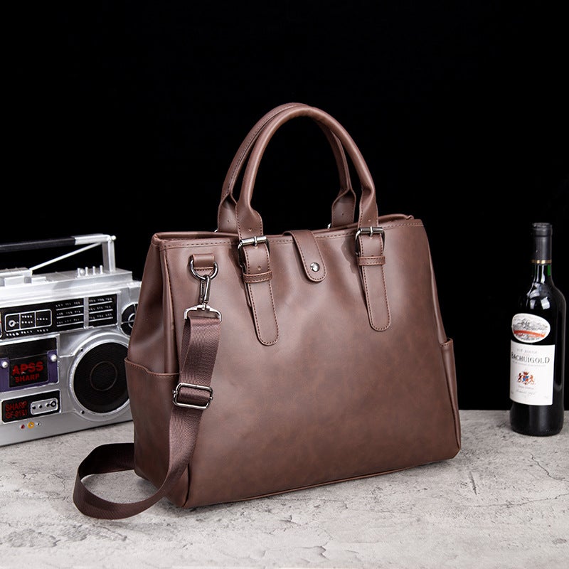 New large capacity business commuter handbag mens shoulder messenger bag retro Crazy Horse leather vertical tote bag Brown