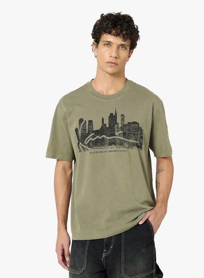 كارل كاني تيشيرت بوكسي بتصميم خط سماء مميز مغسول