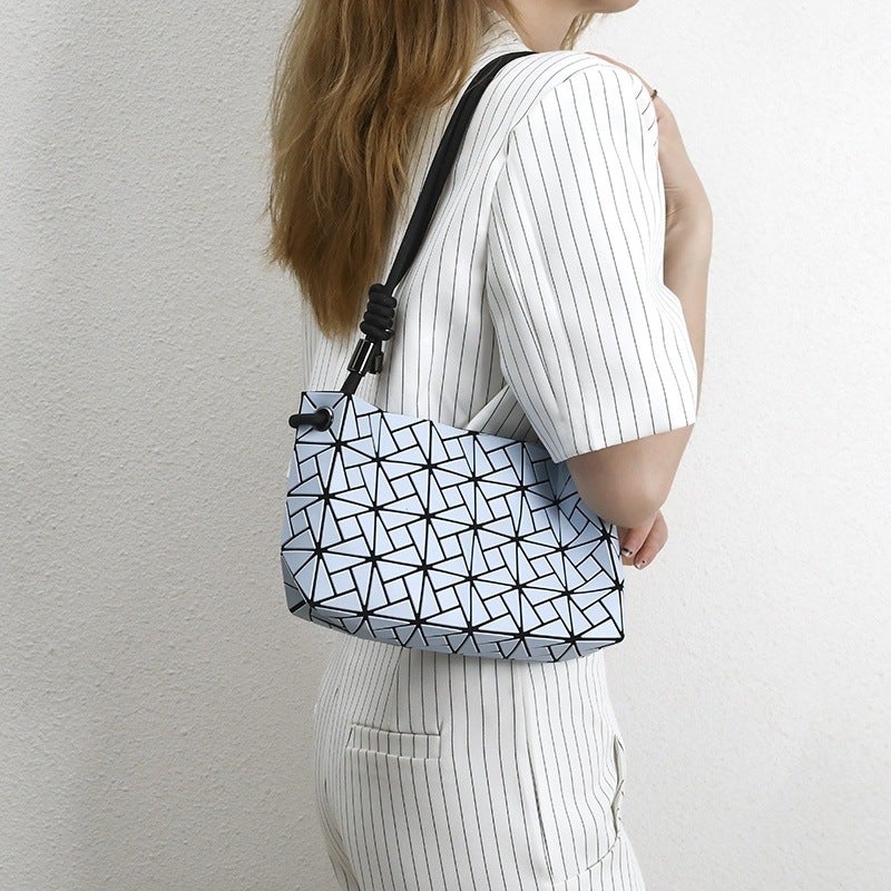 Japanese Home Women'S Bag Geometric Quilted Pillow Bag Drawstring Tofu Bag Underarm Bag Single Crossbody Bag - Image 2