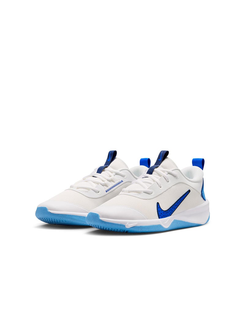 Nike OMNI MULTI-COURT GS - Image 2