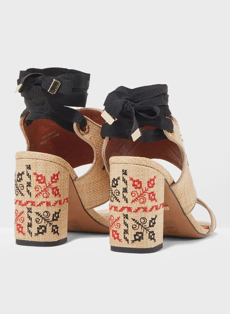 TOPSHOP Roxanne Embroidered Sandals