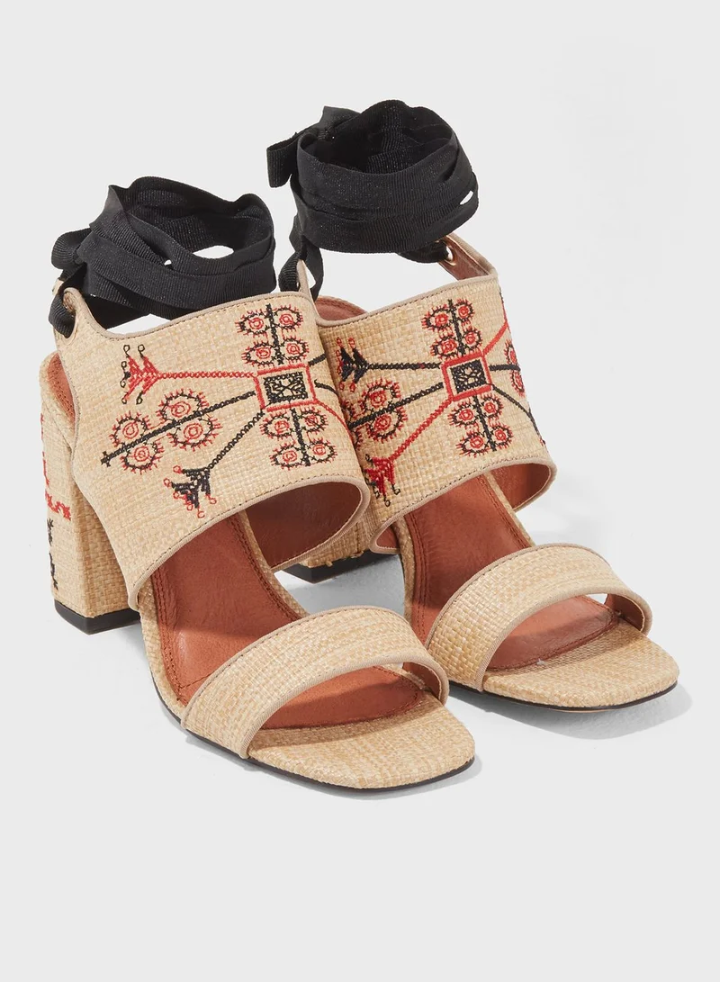 TOPSHOP Roxanne Embroidered Sandals