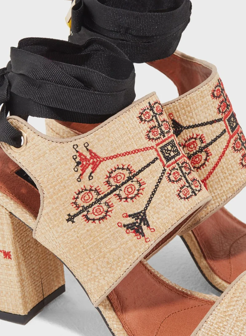 TOPSHOP Roxanne Embroidered Sandals