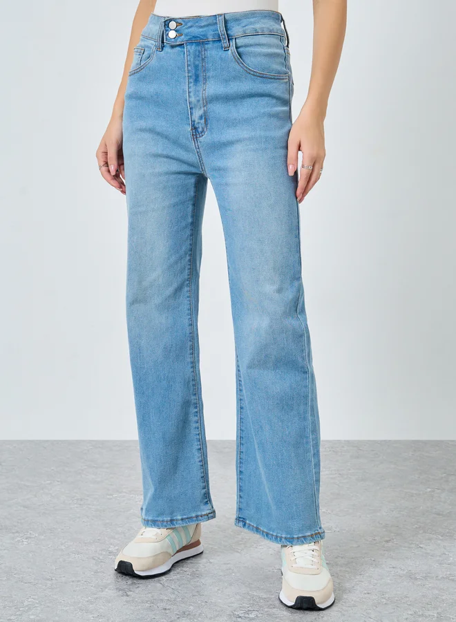 ستايلي جينز واسع الأرجل بخصر عالي وتفاصيل باهتة